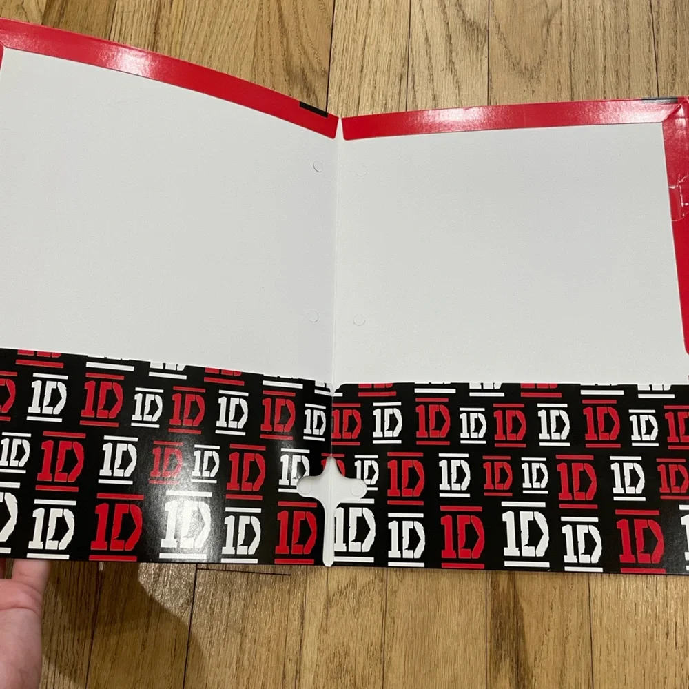 One Direction folder - Picture 2 of 3